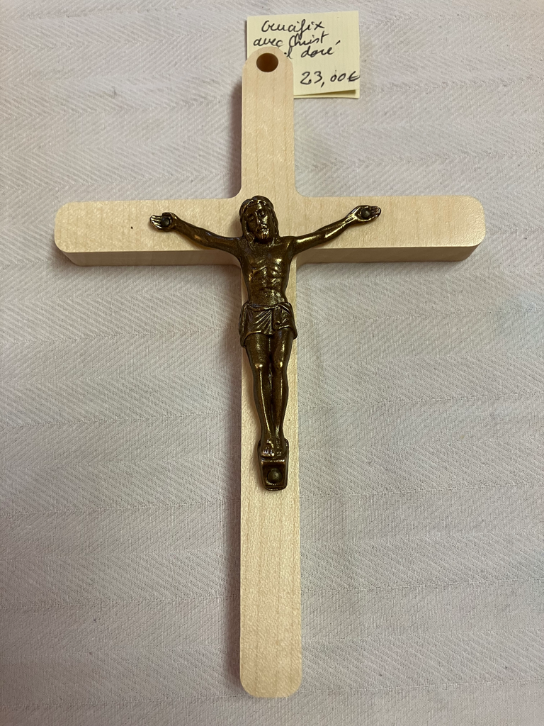 Crucifix vernis bois clair avec Christ métal doré